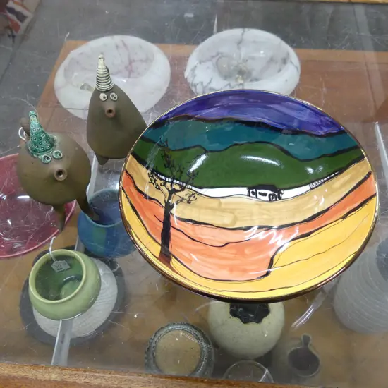 HELEN KEEN STUDIO POTTERY BOWL 240mm dia + 2 ANNA BARNETT CREATURES H.150mm