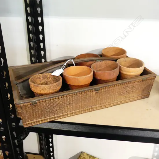 RUSTIC METAL TRAY W.410mm + 6 SMALL TERRACOTTA POTS