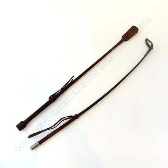 2 WOVEN RIDING CROPS L.650mm