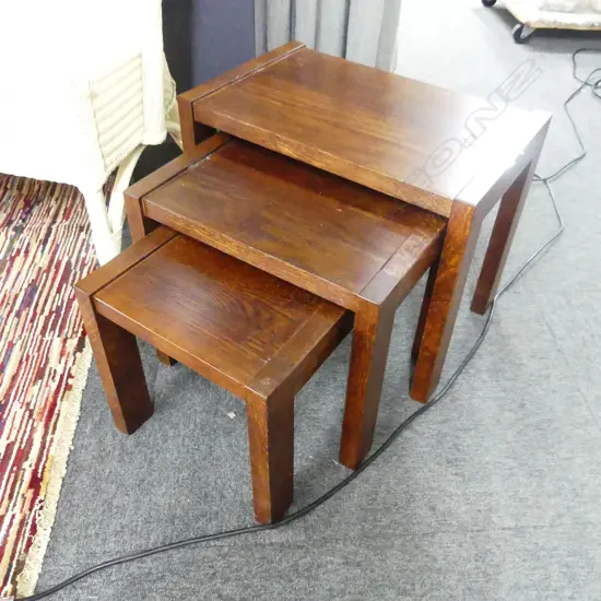 3 MODERN OAK NESTING TABLES 510x320x410mm