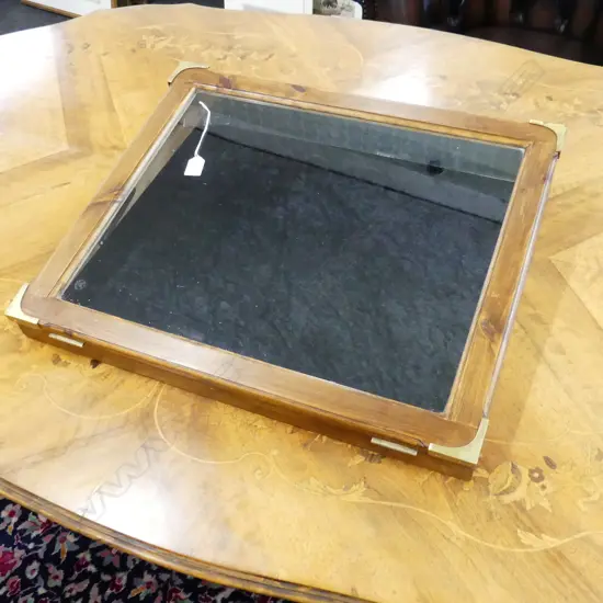 TABLE TOP DISPLAY CASE 605x505x115mm