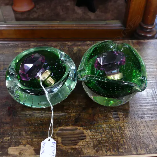2 GREEN ART GLASS BOWLS 125m dia + PR PINK GLASS DOOR KNOBS