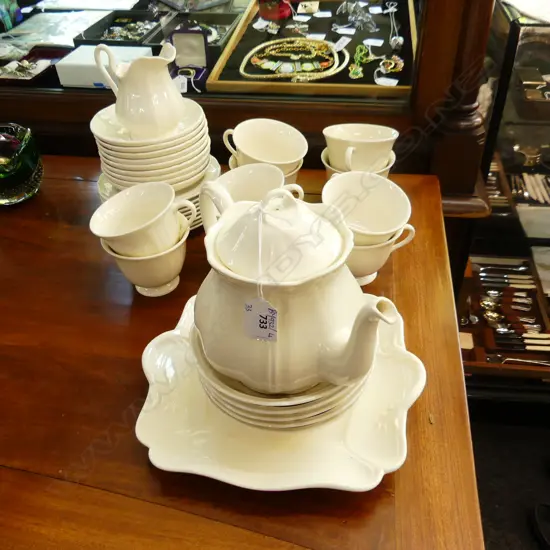 33 PCE WEDGWOOD 'QUEENS PLAIN' PART DINNER SET, 8 TRIOS ETC...