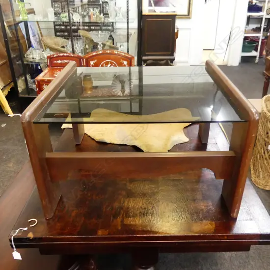 MAHOGANY COFFEE TABLE - GLASS TOP 640x600x375mm