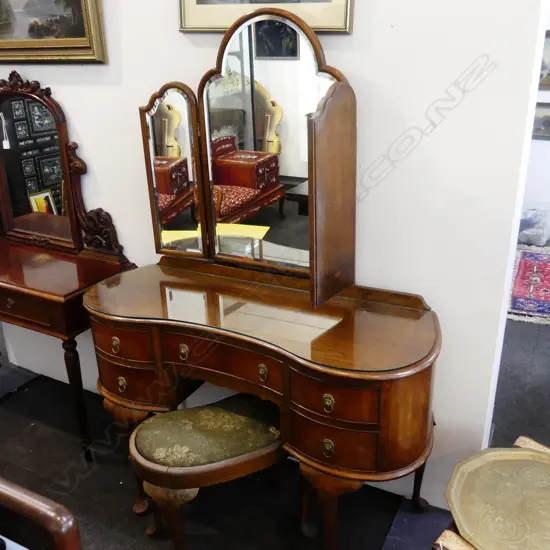 ENGLISH MAHOGANY VANITY WITH ATTACHED MIRROR WITH STOOL