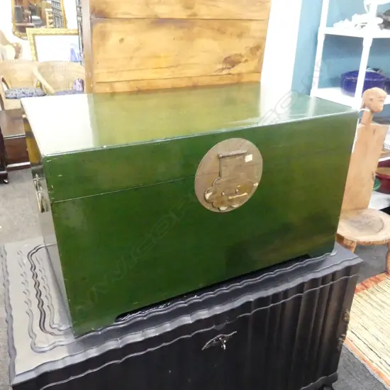 GREEN LACQUER ORIENTAL HOPE CHEST / BLANKET BOX - finish fault to 1 side 860x520x485mm
