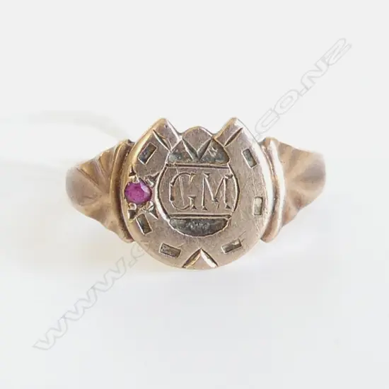 OLD 9ct GOLD horse shoe form SIGNET RING set w red stone 1.94gms