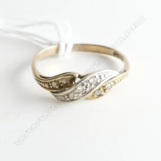 9ct GOLD & SMALL DIAMOND cross-over band RING 1.46gms