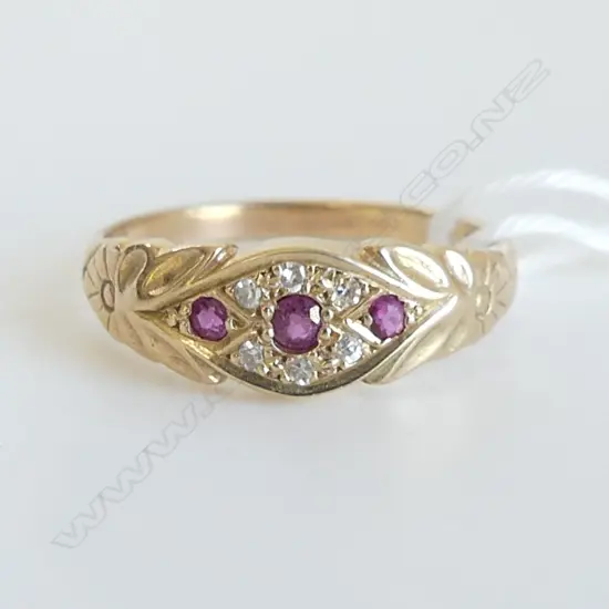 VINTAGE 9ct GOLD RUBY & DIAMOND RING 2gms  SIZE M