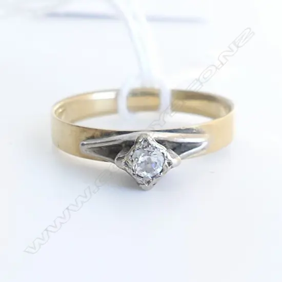 18CT GOLD & DIAMOND SOLITAIRE RING SIZE O