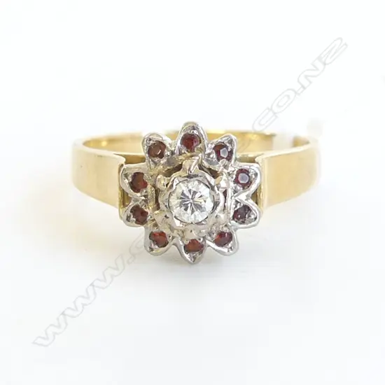 18CT TINY GARNET & DIAMOND SOLITAIRE RING 4.95gms SIZE P 1/2