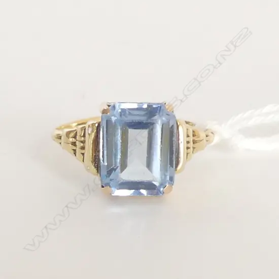 OLD 14ct GOLD & BLUE STONE RING 2.0gms the band getting thin