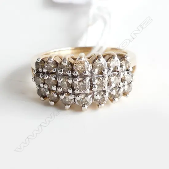 10CT AND DIAMOND RING  SIZE N 1/2