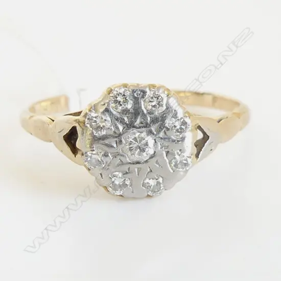 18ct GOLD & DIAMOND ART DECO CLUSTER RING circular setting 3.06gms