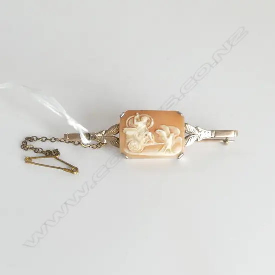 vintage 9ct GOLD & CARVED CAMEO BROOCH angel in chariot 6.4gms