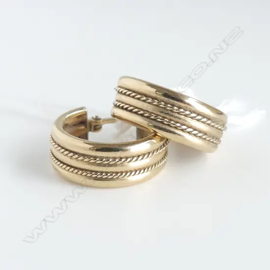 pr 9ct GOLD HUGGIE EARRINGS 3.34gms