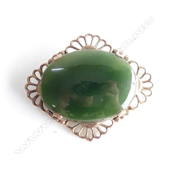 9ct GOLD & LGE POUNAMU PANELLED BROOCH 6.3gms