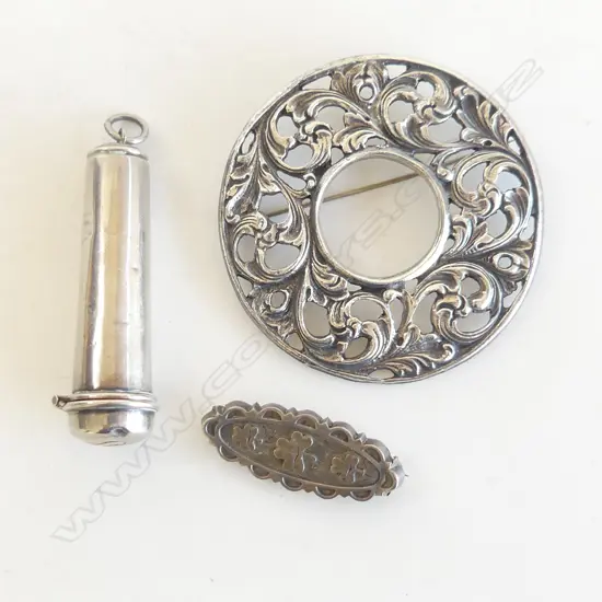 SILVER CIGARETTE HOLDER CASE + BROOCH + NORWAY 'TINN' LGE CIRCULAR BROOCH