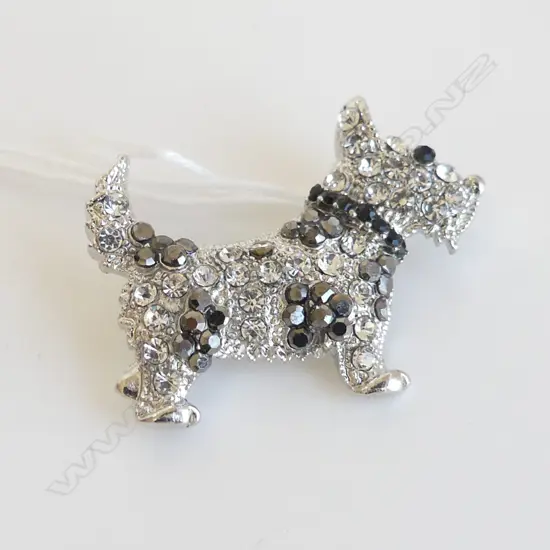 BLACK & WHITE DIAMANTE SCOTTIE DOG BROOCH 