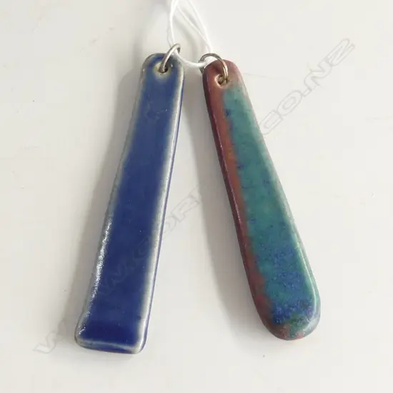 2x CERAMIC GLAZED PENDANTS L's.75mm approx