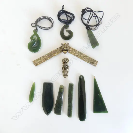 BAG POUNAMU PCES PENDANTS ETC + MAORI GILT METAL MINI GABLE & TEKOTEKO