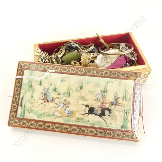 COSTUME JEWELLERY IN INLAID BOX AF W.205mm