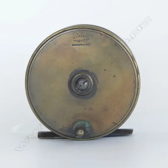 VINTAGE BRASS FRESH WATER FISHING REEL BY WH TISDALL WELLINGTON & CHRISTCHURCH DIA80MM