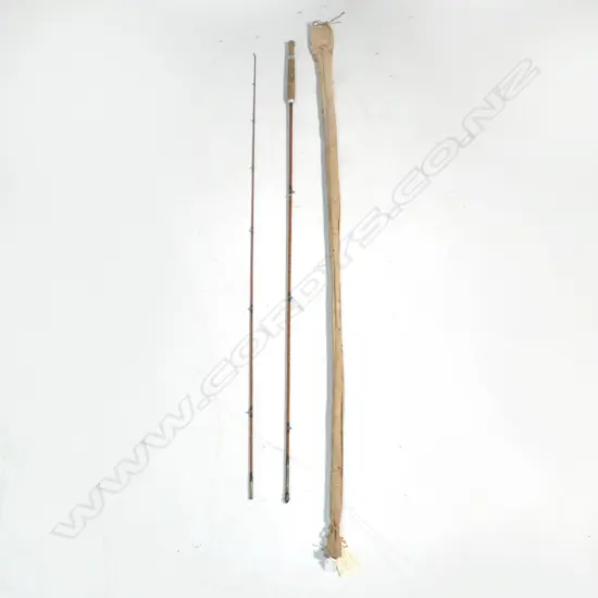 THE 'ALAN PYE ROD' 2 PIECE SPLIT CANE made in NZ by W.H Tisdall LTd.Original bag. Circa 1930.