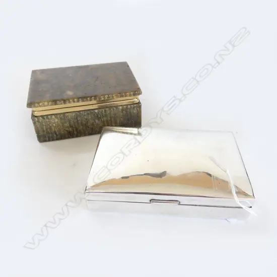 2 LIDDED BOXES; ONYX & SILVER METAL 150mm