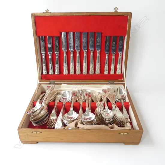 CASED SET OF DOUBLE STRUCK EP CUTLERY