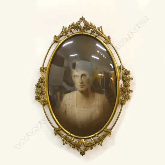 VINTAGE FANCY BRASS FRAMED CONVEX GLAZED FRAME W PHOTO H.650mm