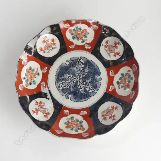 (12) JAPANESE IMARI LOBED LATE PLATE 19THC. DIA 220MM