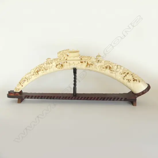 LARGE RESIN IMITATION CHINESE CARVED TUSK L.665mm on stand missing 2 small finials