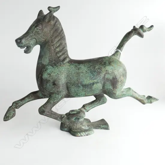 (P6) Bronze chinese flying Tang horse. 300x80x280mm