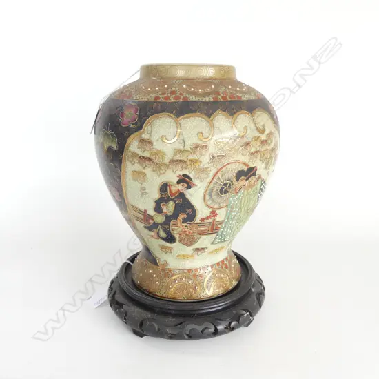 A SATSUMA VASE ON STAND MADE IN CHINA H 300 MM