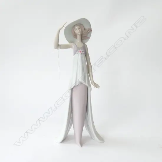 LLADRO 'LADY OF MONACO' #6236 H.360mm, w. box