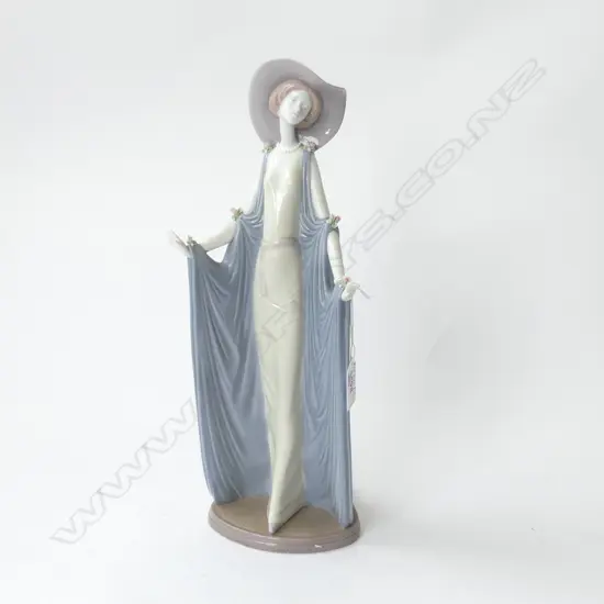 LLADRO 'AFTERNOON TEA' #1428 H.365mm, w. box