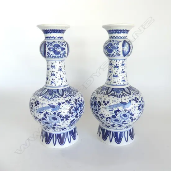 PR OF DELFT B/W TALL VASE ORIENTAL DESIGN H330MM