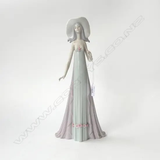 LLADRO 'THE DEBUTANTE' #1431 H.350mm, w. box