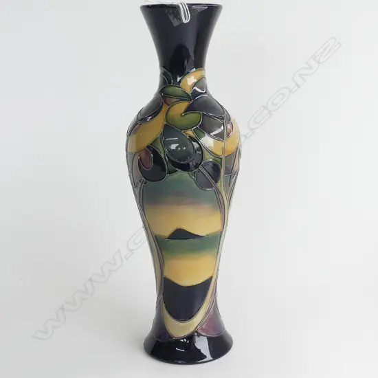 MODERN MOORCROFT VASE, HUGH EDWARDS 2006/7 SIGNED TO BASE H.310mm