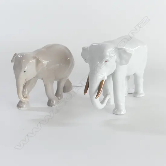 COPENHAGEN CHINA ELEPHANT H100MM & WHITE CHINA ELEPHANT H120MM
