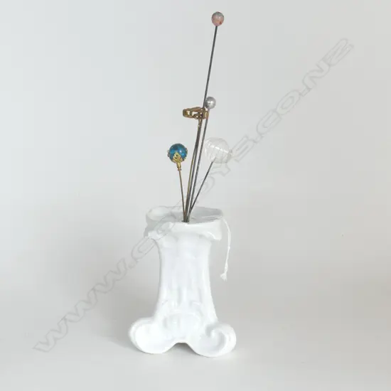 5 VINTAGE HATPINS GLASS ETC IN PORCELAIN HOLDER MADE IN AUSTRIA
