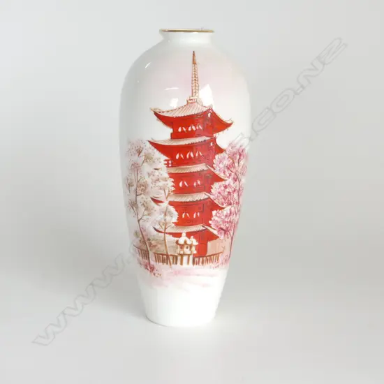 NORITAKE JAPANESE HAND PAINTED PAGODA VASE ARTIST SIGNED H.175MM