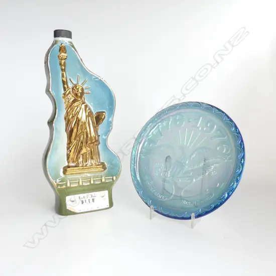 JIM BEAM STATUE OF LIBERTY BOTTLE 1965 & CARNIVAL GLASS USA BICNENTENNIAL PLATE (CHIP)