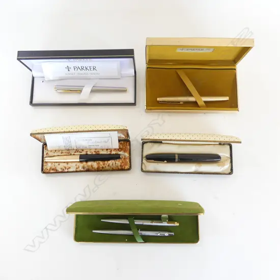 5 BOXED PARKER PENS: 2x #61 + #75 streaky coloured gold + 3 modern ball pens in 2 boxes 