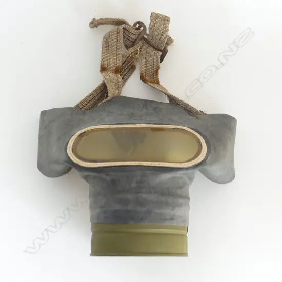 WWII ERA GAS MASK IN ORIG. BOX