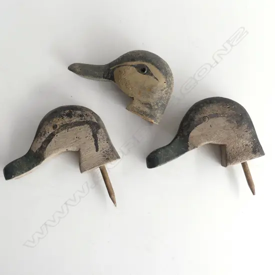 THREE VINTAGE WOODEN DUCK DECOY HEADS L.11CM-12CM
