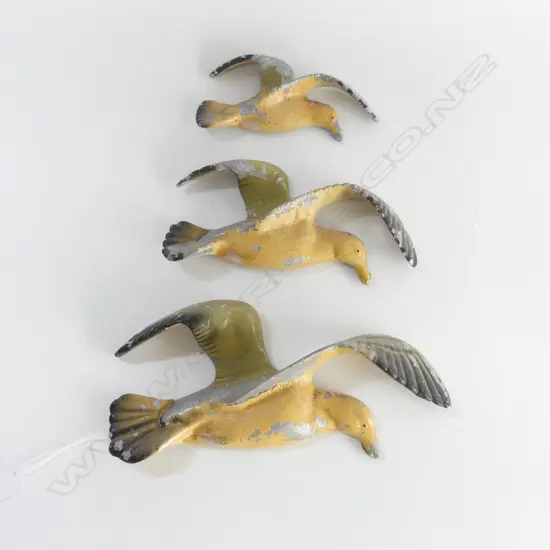 SET OF 3 CAST ALUMINUM WALL SEAGULLS  SOME PAINT DISTRESS LARGEST 240MM