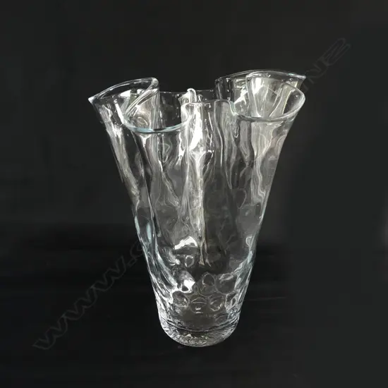 LRG ART GLASS HANDKERCHIEF VASE. H.360mm