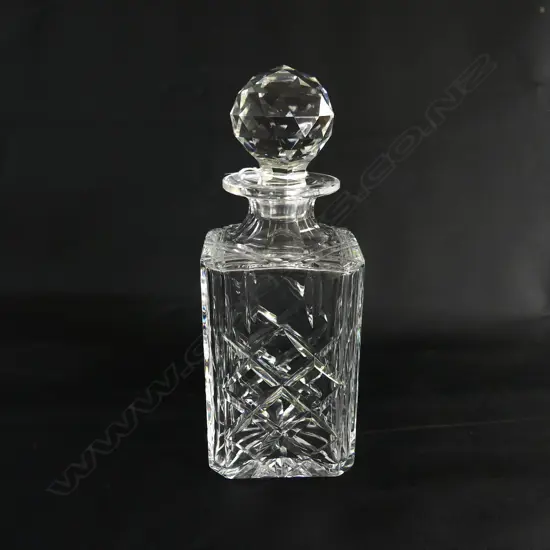 HEAVY CRYSTAL DECANTER H.250mm